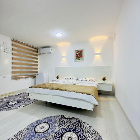 Abs Guest House Osh Ngoại thất bức ảnh