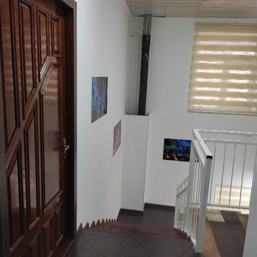 Abs Guest House Osh Ngoại thất bức ảnh