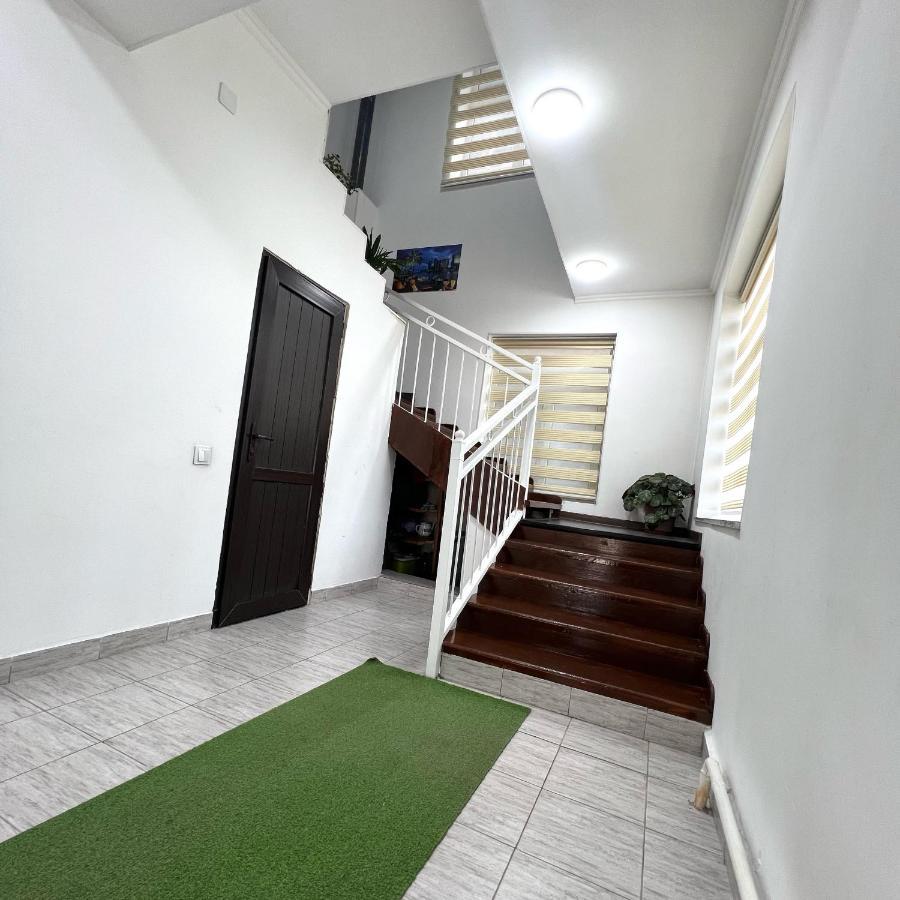 Abs Guest House Osh Ngoại thất bức ảnh